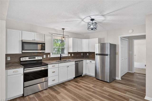 2 Lord Foxley Court, Greensboro, NC 27405