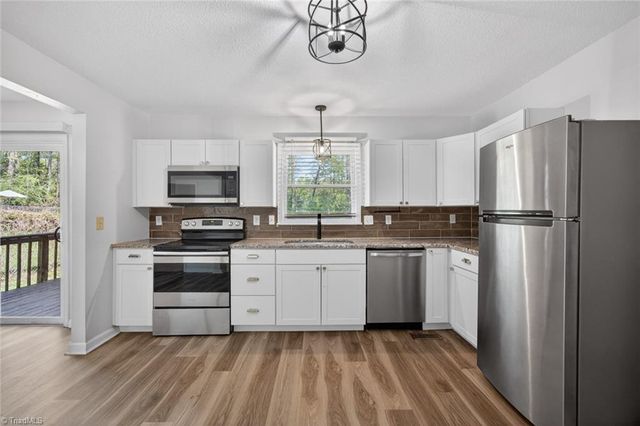 2 Lord Foxley Court, Greensboro, NC 27405