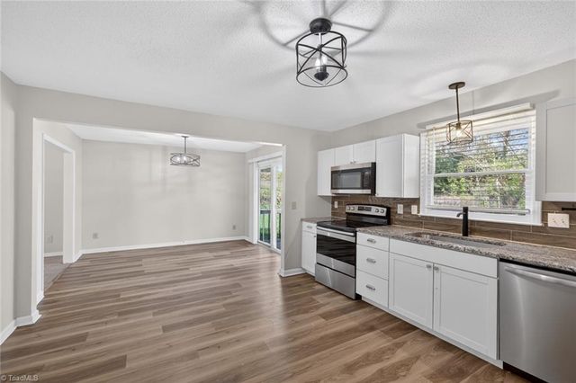2 Lord Foxley Court, Greensboro, NC 27405