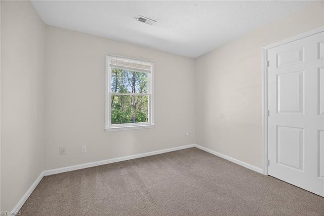 2 Lord Foxley Court, Greensboro, NC 27405