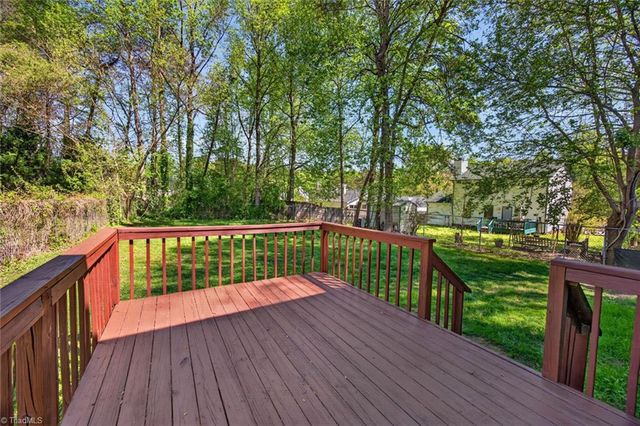 2 Lord Foxley Court, Greensboro, NC 27405