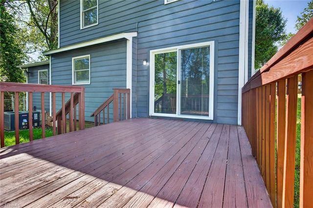 2 Lord Foxley Court, Greensboro, NC 27405