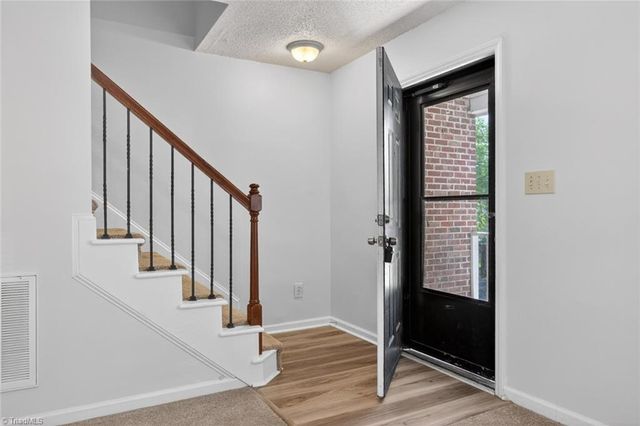 2 Lord Foxley Court, Greensboro, NC 27405