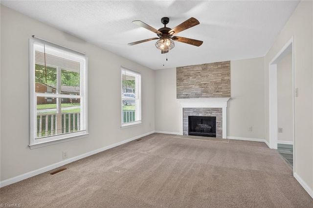 2 Lord Foxley Court, Greensboro, NC 27405