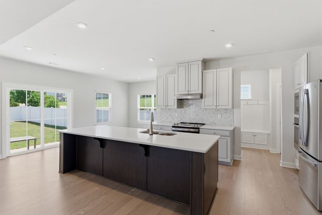 1100 Marchand Dr, Smyrna, TN 37167