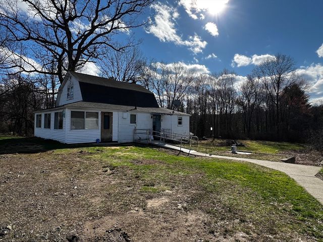534 S West St, Agawam, MA 01030