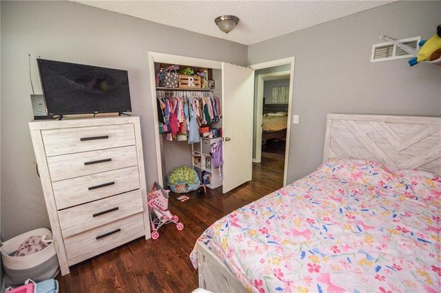 16002 E 41st Street, Independence, MO 64055