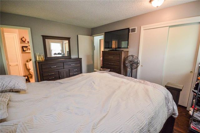 16002 E 41st Street, Independence, MO 64055