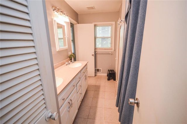 16002 E 41st Street, Independence, MO 64055