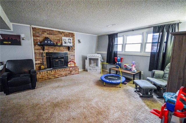 16002 E 41st Street, Independence, MO 64055