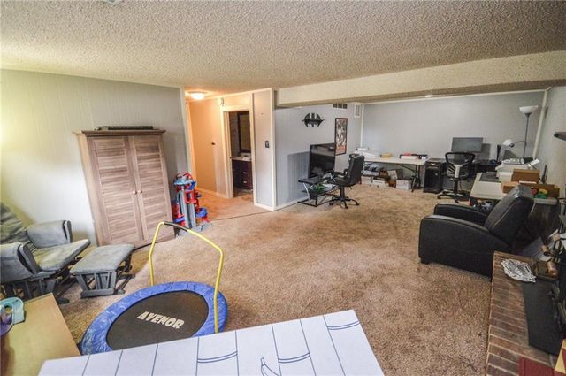 16002 E 41st Street, Independence, MO 64055