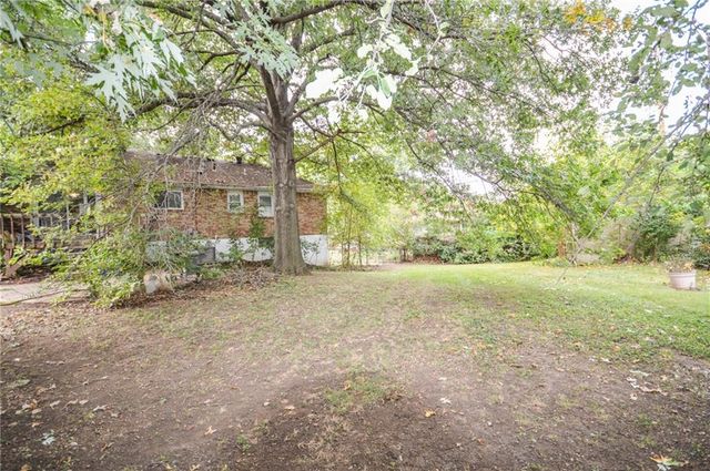 16002 E 41st Street, Independence, MO 64055