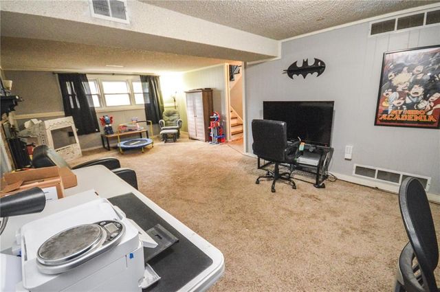 16002 E 41st Street, Independence, MO 64055