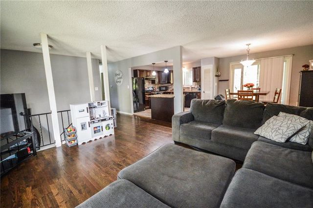 16002 E 41st Street, Independence, MO 64055