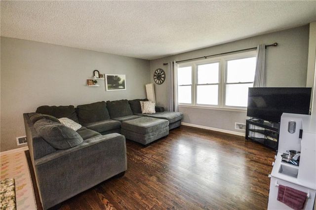 16002 E 41st Street, Independence, MO 64055