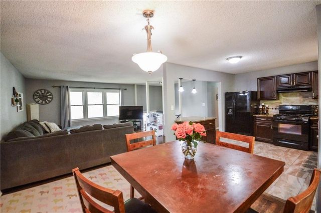 16002 E 41st Street, Independence, MO 64055