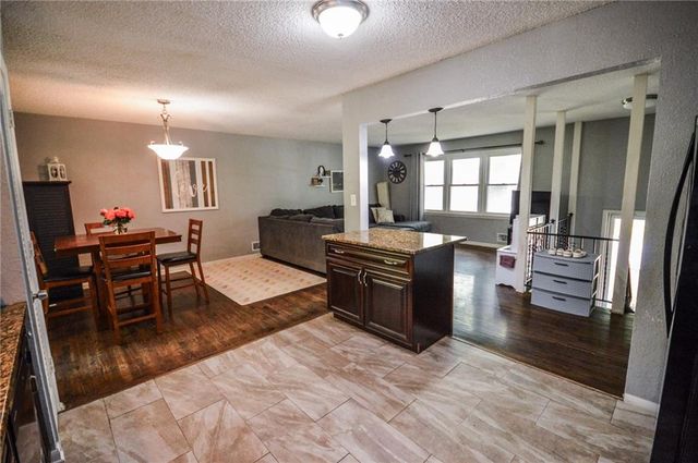 16002 E 41st Street, Independence, MO 64055