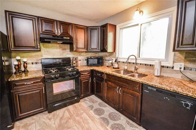 16002 E 41st Street, Independence, MO 64055