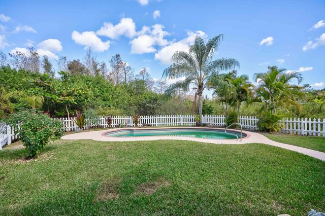 8671 N 155th Pl Place N, Palm Beach Gardens, FL 33418