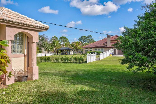 8671 N 155th Pl Place N, Palm Beach Gardens, FL 33418