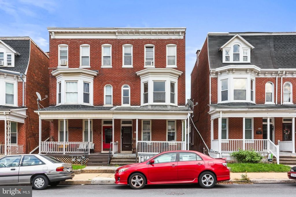 Image 3 of property listing at 640 PENNSYLVANIA AVE, York, PA 17404