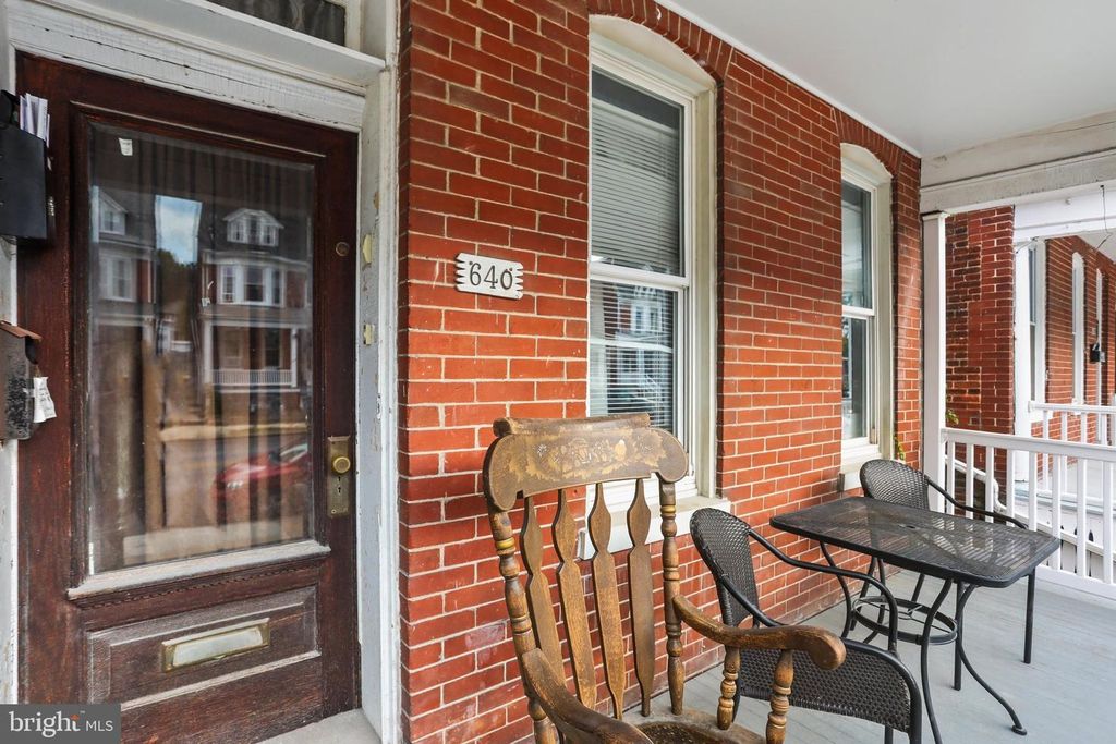 Image 5 of property listing at 640 PENNSYLVANIA AVE, York, PA 17404