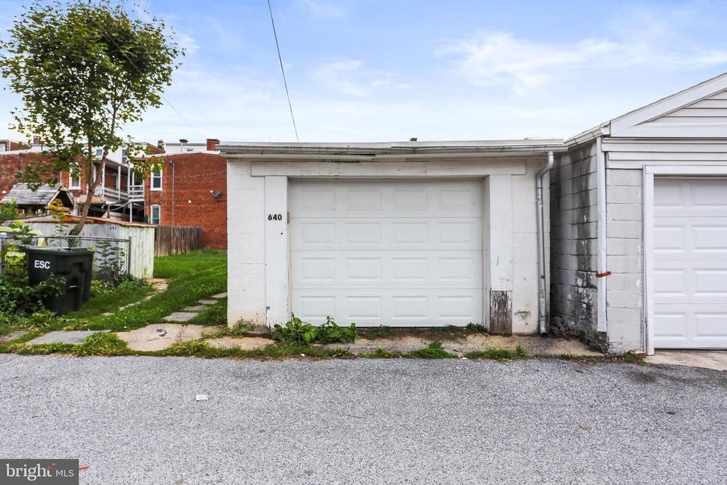 Image 48 of property listing at 640 PENNSYLVANIA AVE, York, PA 17404