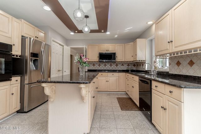 2910 Tracewood Drive, Toledo, OH 43617