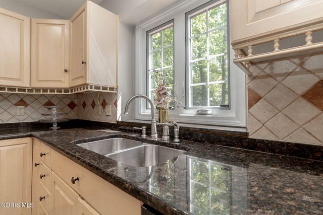 2910 Tracewood Drive, Toledo, OH 43617