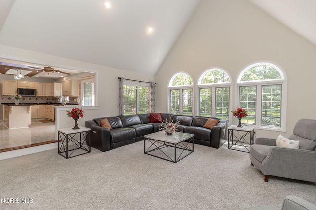 2910 Tracewood Drive, Toledo, OH 43617