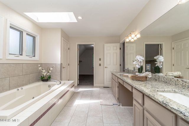 2910 Tracewood Drive, Toledo, OH 43617
