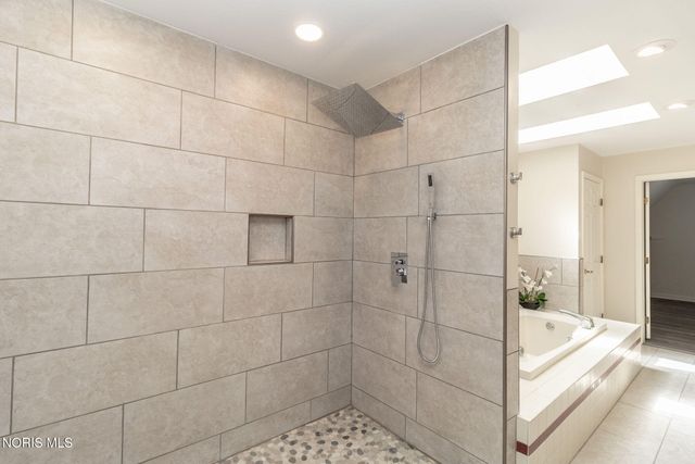 2910 Tracewood Drive, Toledo, OH 43617