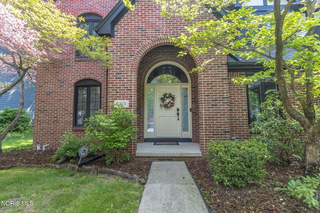2910 Tracewood Drive, Toledo, OH 43617