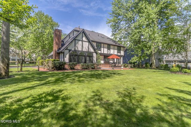 2910 Tracewood Drive, Toledo, OH 43617
