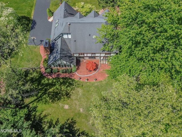 2910 Tracewood Drive, Toledo, OH 43617