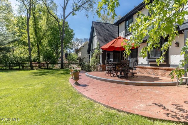 2910 Tracewood Drive, Toledo, OH 43617