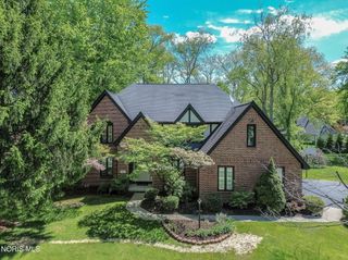 2910 Tracewood Drive, Toledo, OH 43617