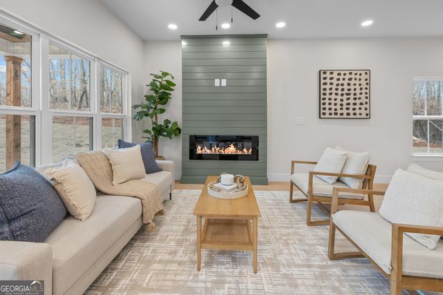 502 Point Road, Westminster, SC 29693