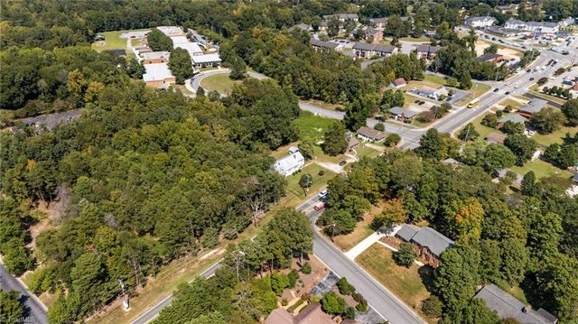 824 W Lexington Avenue, High Point, NC 27262
