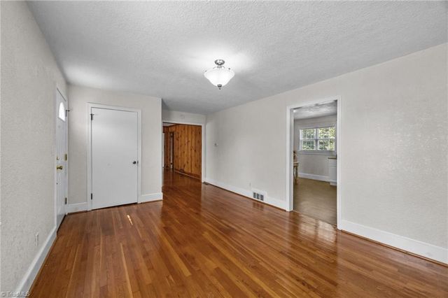 824 W Lexington Avenue, High Point, NC 27262