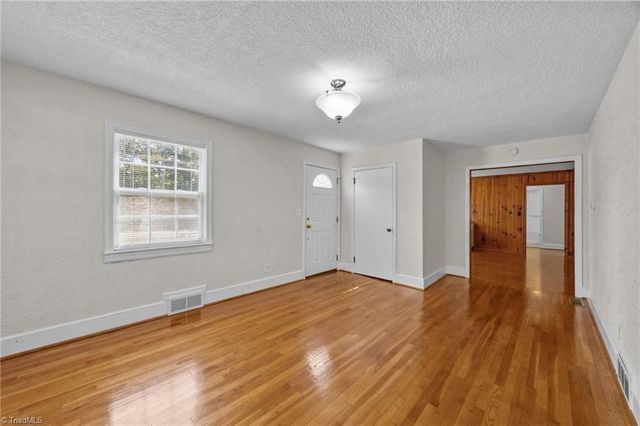 824 W Lexington Avenue, High Point, NC 27262