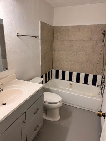 604 Briarclift Lane, Baytown, TX 77521