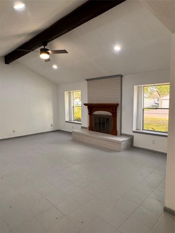 604 Briarclift Lane, Baytown, TX 77521