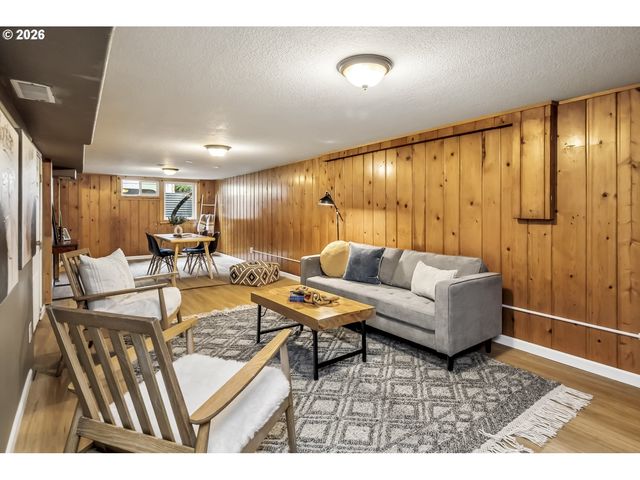 414 Se 153RD Ave, Portland, OR 97233