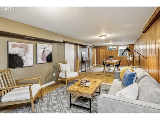 414 Se 153RD Ave, Portland, OR 97233