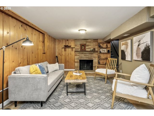 414 Se 153RD Ave, Portland, OR 97233