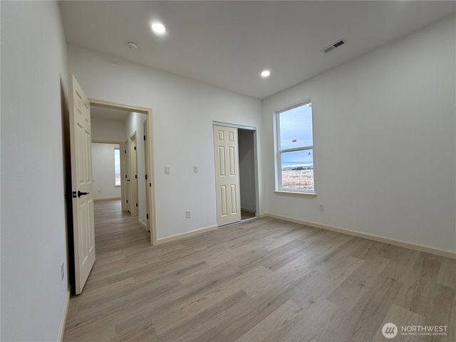 7189 NE Lake Vista Drive, Moses Lake, WA 98837