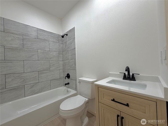 7189 NE Lake Vista Drive, Moses Lake, WA 98837