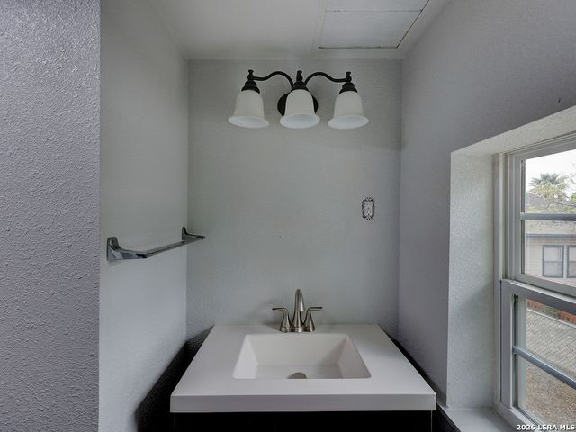 507 W Mistletoe, San Antonio, TX 78212