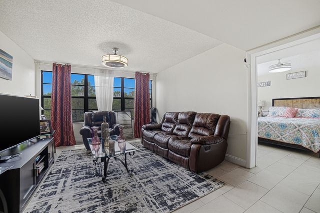 3515 Village Boulevard 304, West Palm Beach, FL 33409